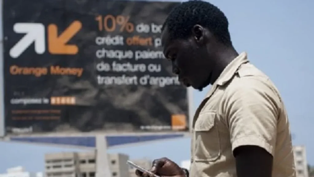 Affiche de promotion Orange Money dans le quartier de Ngor à Dakar, Sénégal