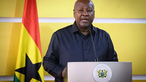 John Dramani Mahama, président du Ghana, lors d'une conférence de presse à Accra en novembre 2025