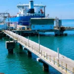 Vue aérienne du port commercial de Skhira en Tunisie avec installations portuaires et navires
