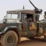 Ruines et débris d'un bâtiment suite à une frappe aérienne au Mali