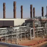 Complexe pétrolier CNPC au Niger avec installations industrielles et structures de traitement du pétrole