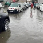 Rues inondées de la Médina à Dakar après des précipitations, avec l'eau stagnante dans les artères urbaines